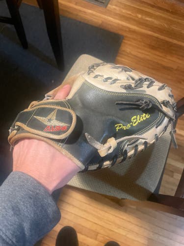 Used Right Hand Throw 32.5" CM3000XSBT Catcher's Glove