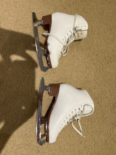 Jackson Artiste Figure Skates Size 6.5