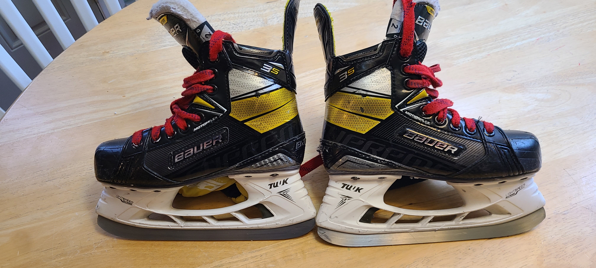 Used Bauer Supreme 3S Hockey Skates Regular Width Size 2