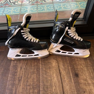 Senior Used Bauer Supreme S29 Hockey Skates Regular Width Size 6
