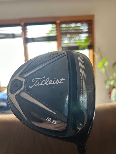 Used Right Handed Stiff Flex 9.5 Loft 915D2 Driver
