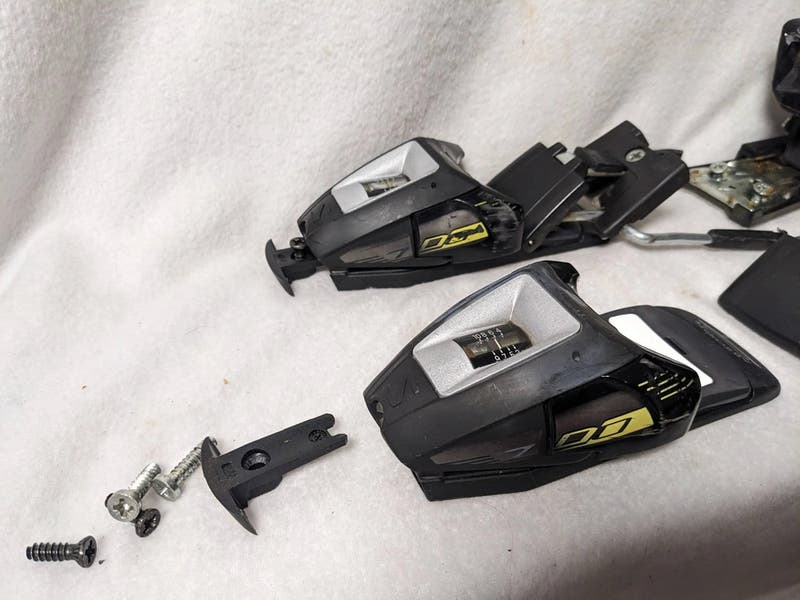 salomon 700 ski bindings Salomon Vintage Serie 700 Ski Bindings (Not Indemnified) Color Black  Condition U | SidelineSwap