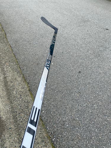 NEW True AX9 Hockey Stick (TC4/68 Flex)