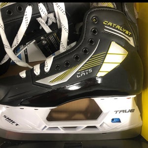 New True Regular Width  Size 8.5 Catalyst 5 Hockey Skates