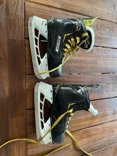 Used Bauer Regular Width Size 12 Supreme 2S Hockey Skates