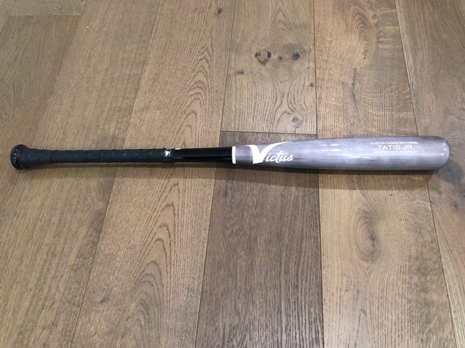 31 inch Victus Pro Reserve Birch - Tatis Jr with new Lizardskin grip