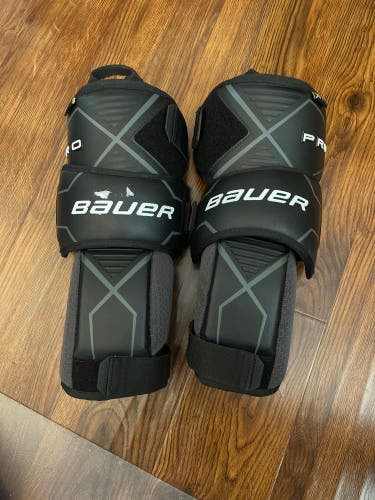 Bauer Pro Knee Pad (Intermediate)