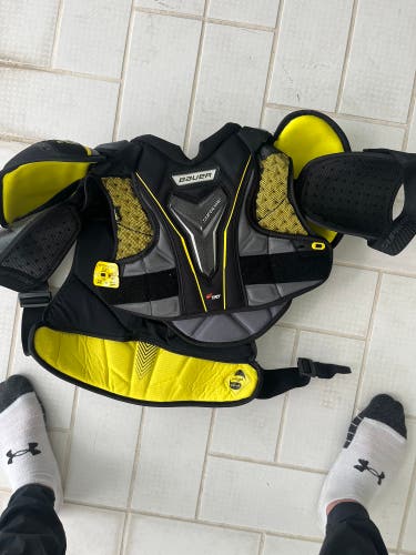 New Medium Bauer Pro Stock Supreme 1S Shoulder Pads