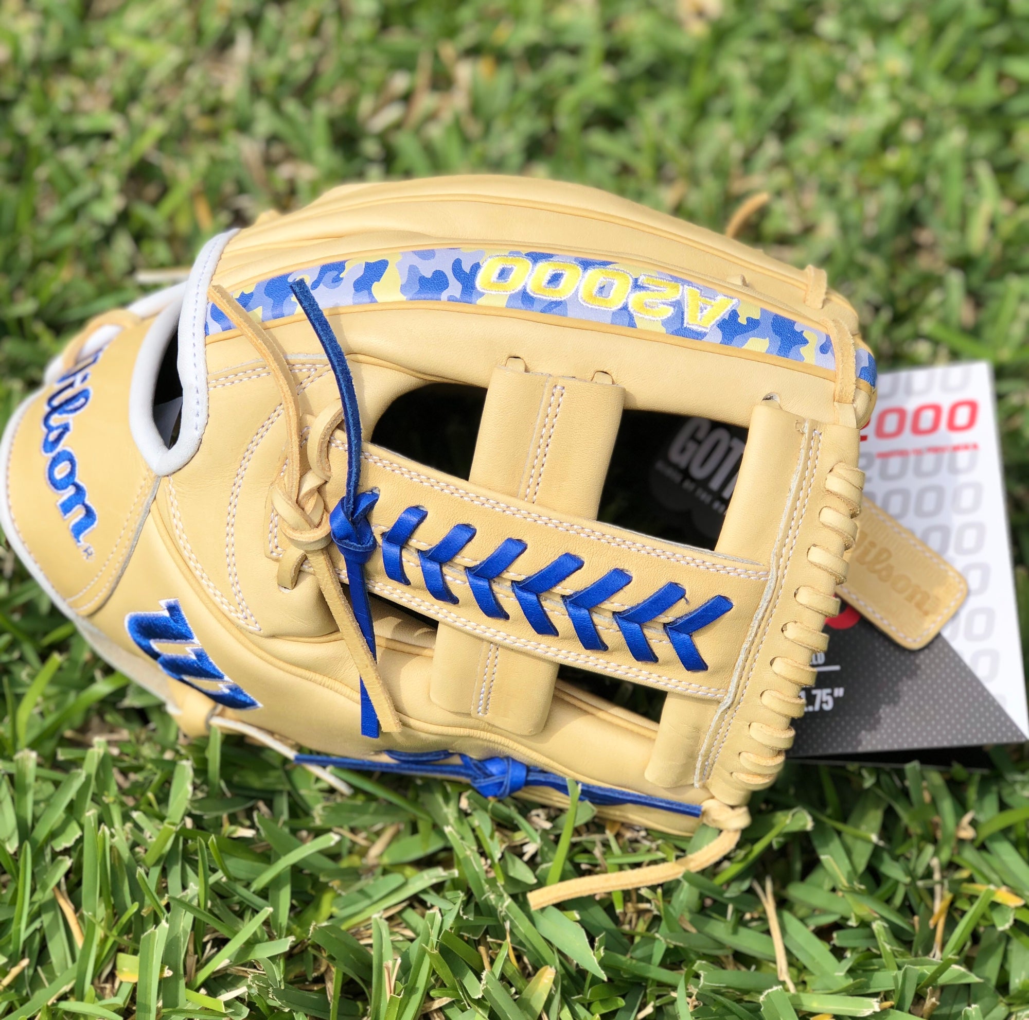 Wilson A2000 BW7 GOTM APR23 - 11.75 Baseball Glove - Bobby Witt Jr. Game  Model