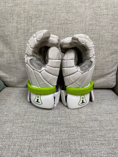 Warrior Evo TRUE NATIONAL Lacrosse Gloves