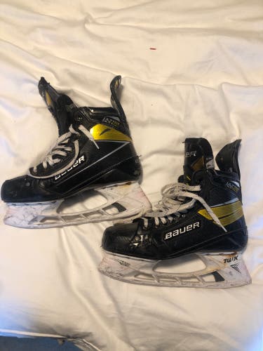 Used Bauer Regular Width Pro Stock Size 9 Supreme MX3 Hockey Skates