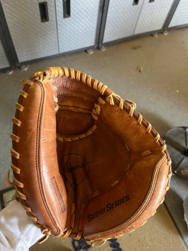 Nike baseball catchers mitt