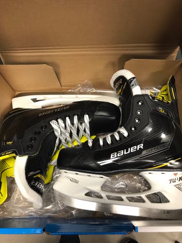 New Bauer Regular Width  Fit 2 Size 8 Supreme M4 Hockey Skates