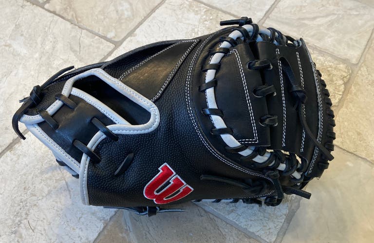 Wilson A2000 Superskin M1D 33.5 Catchers Mitt