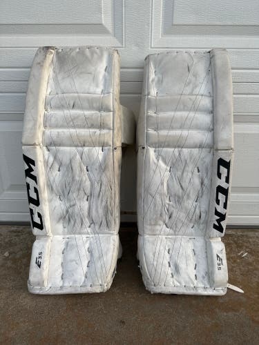 28" CCM  Extreme Flex E3.5 Goalie Leg Pads