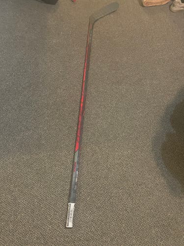 Senior Right Handed P28M Pro Stock Jetspeed FT4 Pro Hockey Stick
