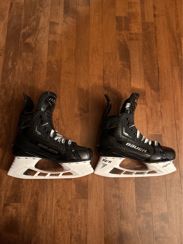 New Bauer Extra Wide Width  Size 6.5 Supreme Mach Hockey Skates