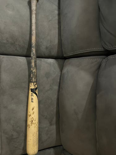 2022 Wood (-3) 30 oz 33" V110 Bat