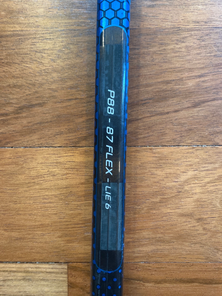 Senior Right Handed P88 Nexus Geo Hockey Stick