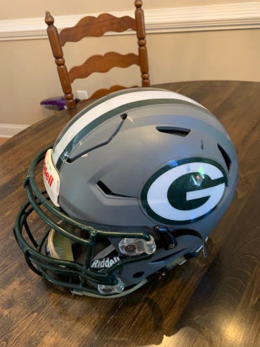 Used Medium Riddell SpeedFlex Helmet (Youth)