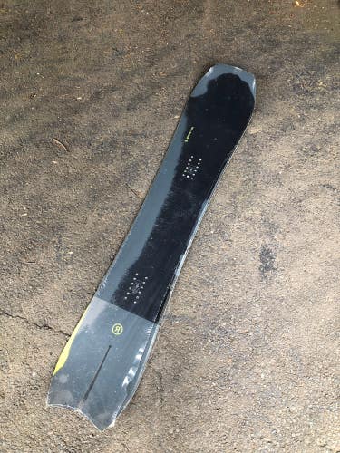 New Ride Mountain Pig Snowboard without Bindings (162cm)