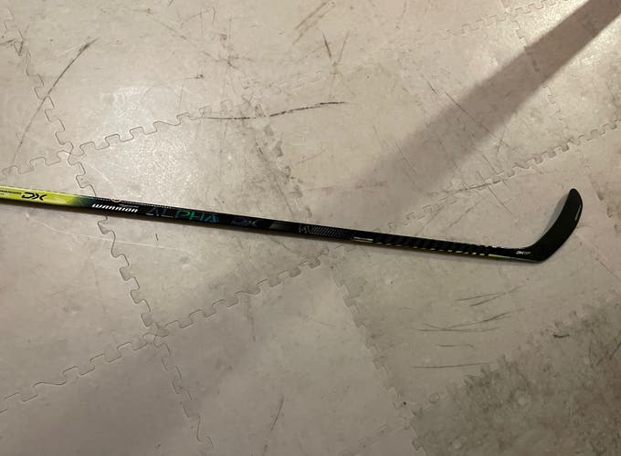 Senior Right Handed W03 Alpha DX Hockey Stick