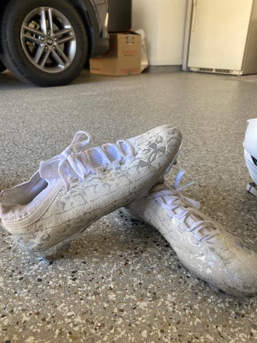 White Adult Size 11 (Women's 12) Low Top Spotlight