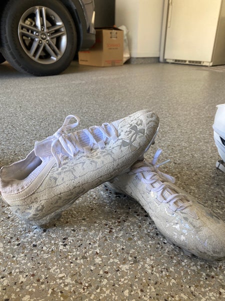 White Adult Size 11 (Women's 12) Low Top Spotlight