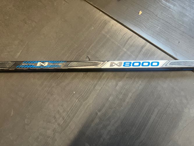 Bauer Nexus 8000 RH Hockey Stick P28 52 Flex (1050581)-New