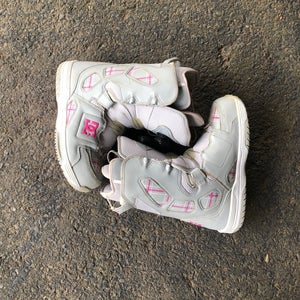 Used Women's 9.0 DC Snowboard Girl's Scout Boots