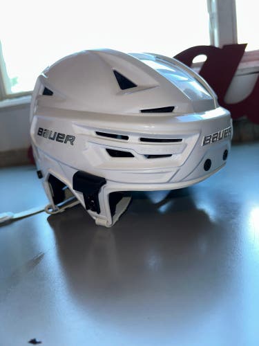 Used Medium Bauer Re-Akt 150 Helmet