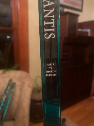 Senior Right Handed P28 Pro Stock Supreme UltraSonic Hockey Stick