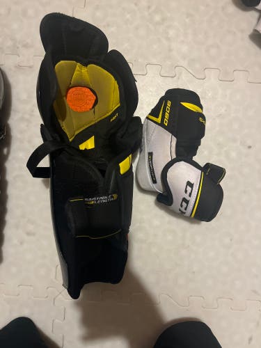 Used CCM Tacks 9080 Shin Pads
