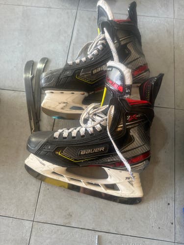 Youth Used Bauer Vapor 2X Pro Hockey Skates Regular Width Size 5