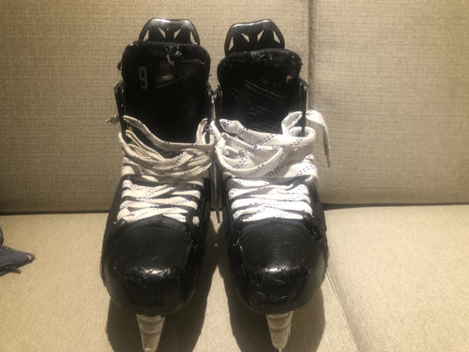 Used Bauer Wide Width Size 9 Supreme 2S Pro Hockey Skates