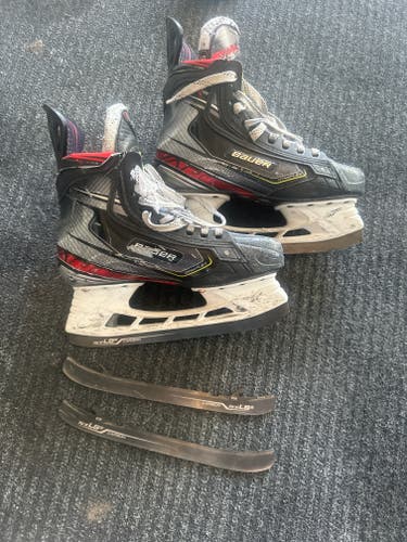 Youth Used Bauer Vapor 2X Pro Hockey Skates Regular Width Size 5