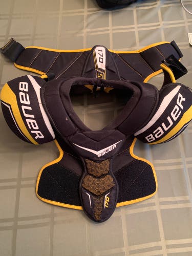 Used Medium Bauer Supreme 170 Shoulder Pads