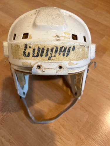 Cooper SK2000 hockey helmet