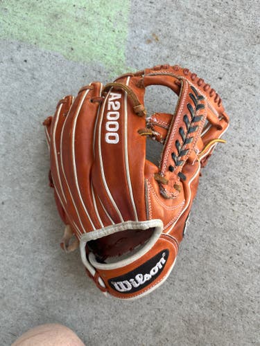 Used Right Hand Throw Wilson Infield A2000 Baseball Glove 11.75"