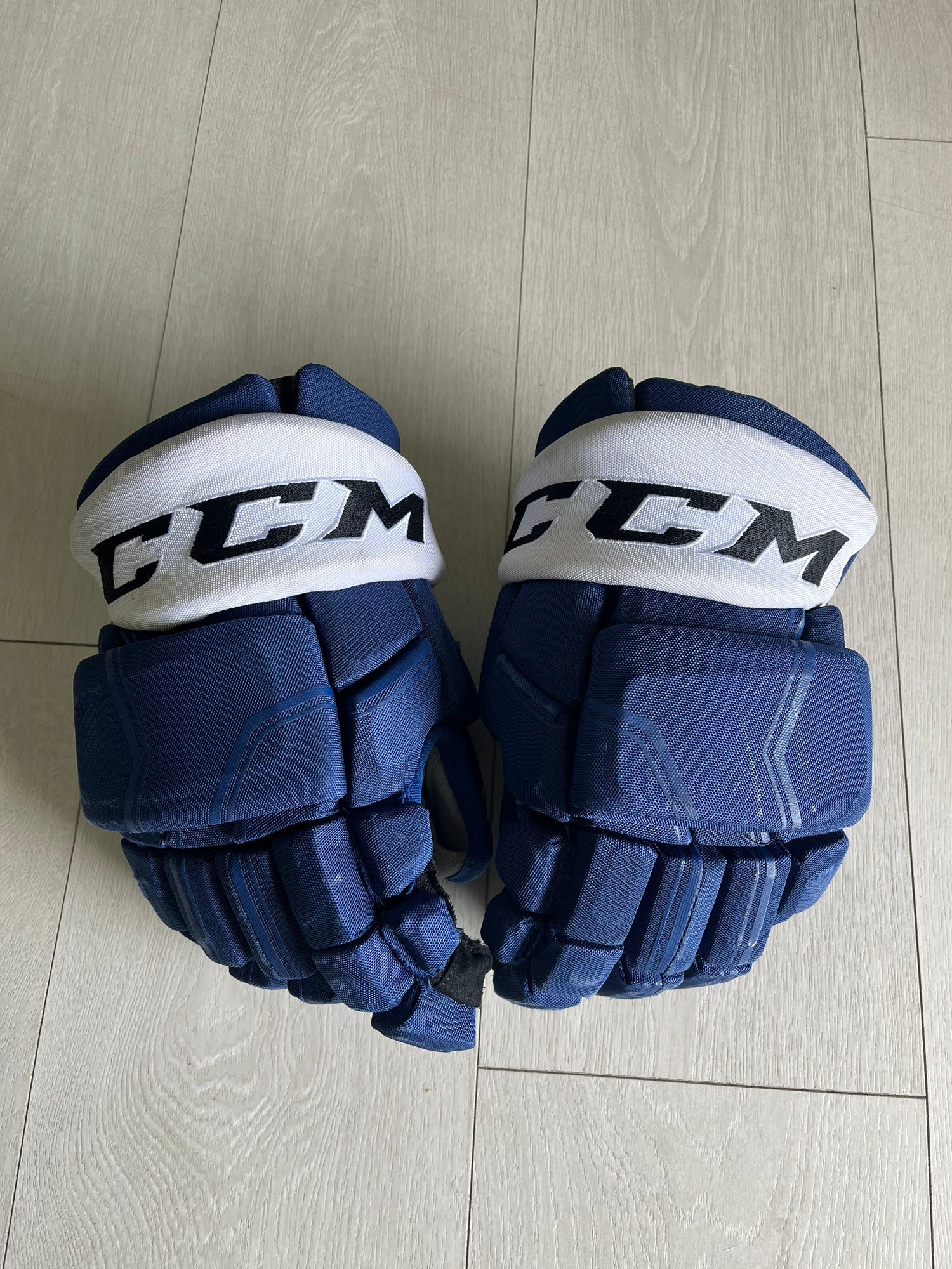 Sherwood Rekker Legend One Pro - Pro Stock Gloves - Tampa Bay Lightning  (Stadium Series - White)