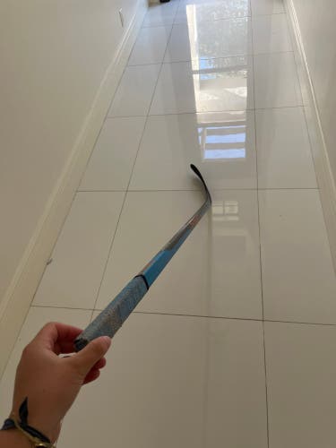 Intermediate Right Handed P28  Nexus Sync Hockey Stick