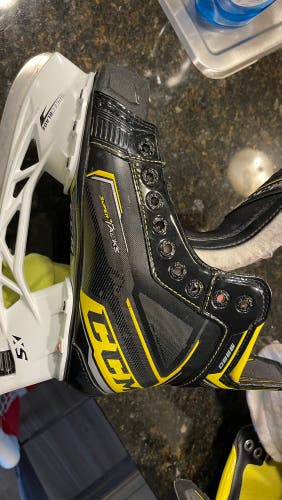 Used Junior CCM Regular Width Size 4 Super Tacks 9380 Hockey Skates