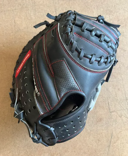 Under Armour Right Hand Throw UACM-200Y Catcher's Glove 31.5"