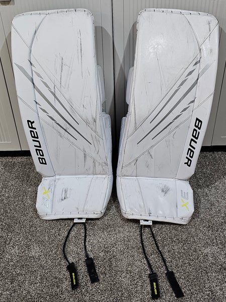 Used 32" +1 Senior Bauer Vapor 3X Goalie Leg Pads (they are not narrower intermidiate pads)