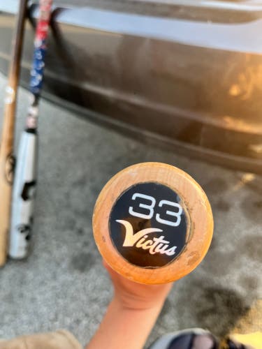Used Victus (-3) 30 oz 33" Bat
