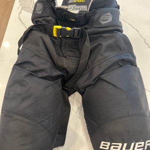 Intermediate Used Bauer Supreme UltraSonic Hockey Breezers Size M