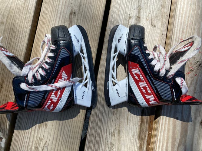 Youth CCM Regular Width  Size 12.5 JetSpeed FT4 Hockey Skates