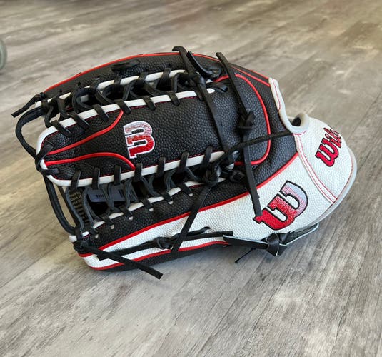 New Left Hand Throw Wilson Outfield A2000 Baseball Glove 12.75"