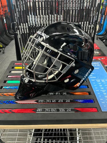 New Bauer Profile 950X SR Goalie Mask (Size In Last Photo)