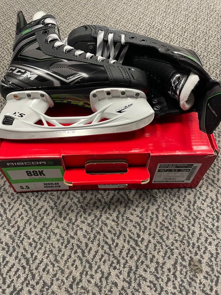 CCM 88K size 5.5 Regular width skate